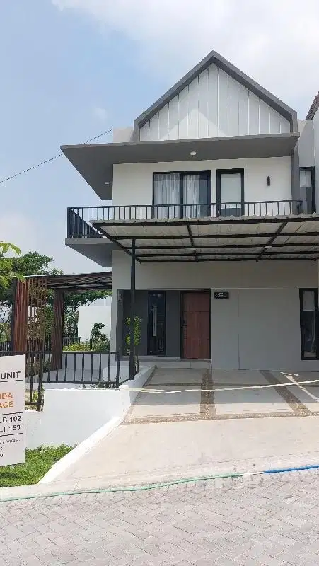 RUMAH ISTIMEWA FULL FURNISHED DI SIRANDA TERRACE TEMBALANG SEMARANG