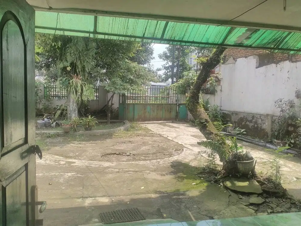 Jual Rumah Perlu Renovasi di Lokasi Komersil Kebon Pedes