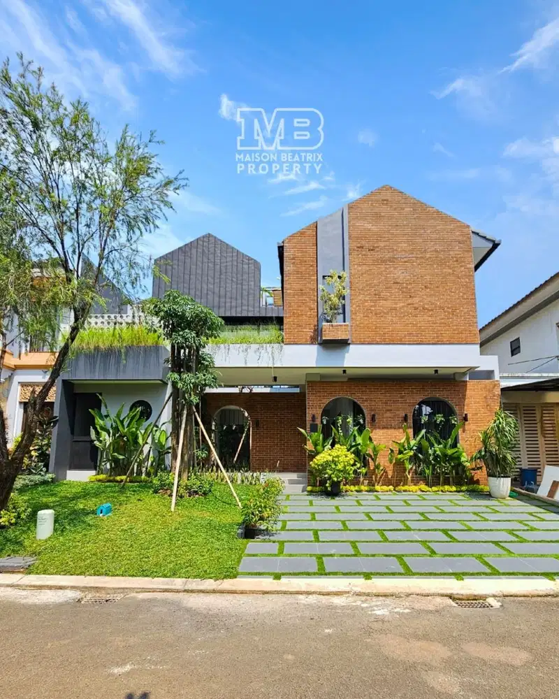 RUMAH MEWAH DENGAN SIRKULASI UDARA MAXIMAL, LOKASI SANGAT STRATEGIS