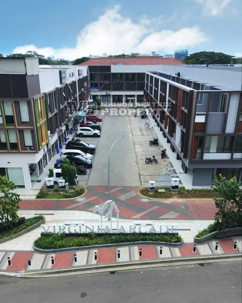 RUKO DUA MUKA 3LT SIAP PAKAI LOKASI SANGAT STRATEGIS DI RUKO VIRGINIA