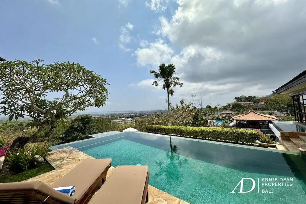 FREEHOLD HILL-SIDE LUXURY FREEHOLD VILLA OFFER STUNNING OCEAN VIEWS