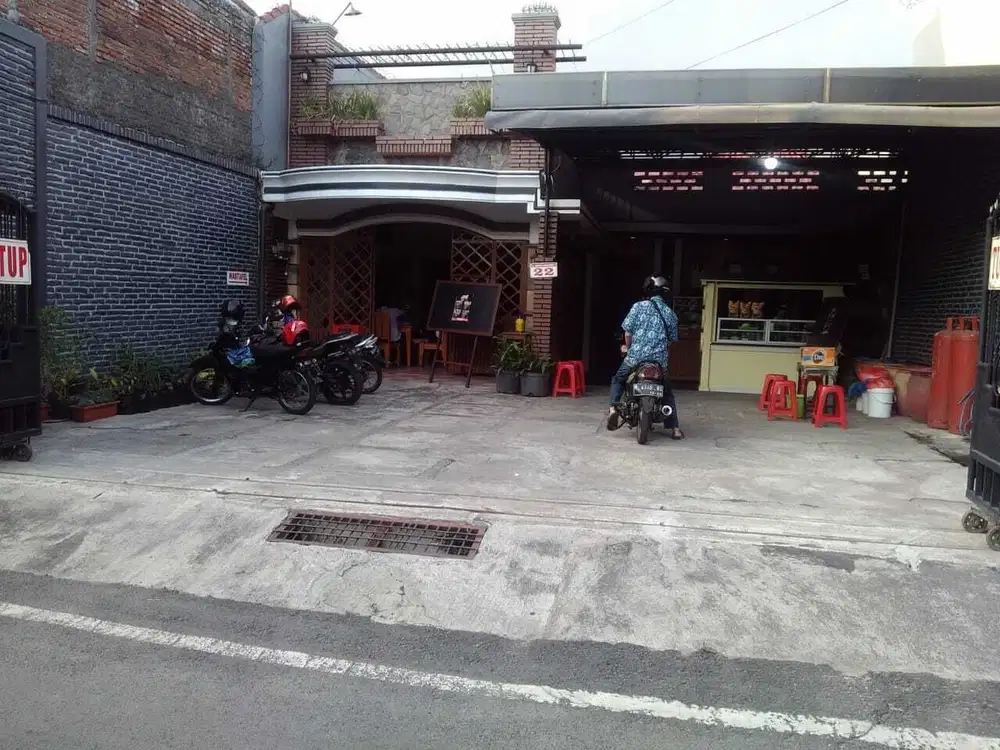 DIJUAL RUMAH USAHA DI JALAN SIMPAMG BOROBUDUR, BLIMBING, KOTA MALANG