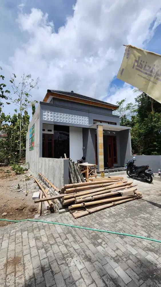 RUMAH BARU SIAP HUNI DAN BANGUN STRATEGIS DEKAT JL UTAMA WATES  YOGYA