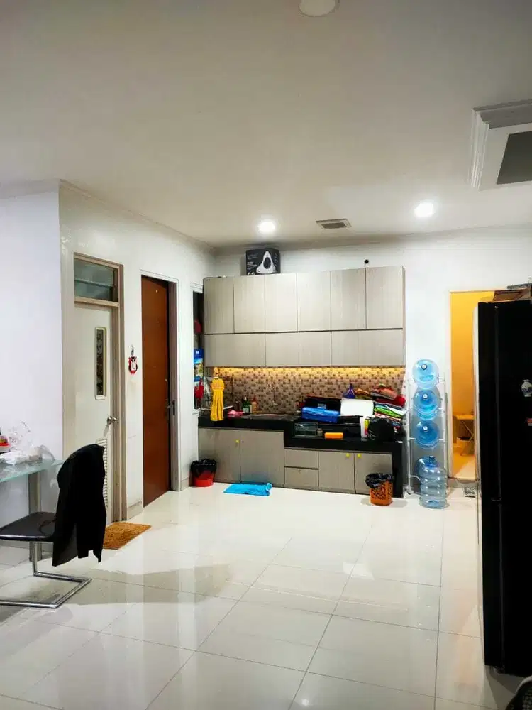 Rumah 2.5 lantai Cipondoh, siap huni, bisa KPR