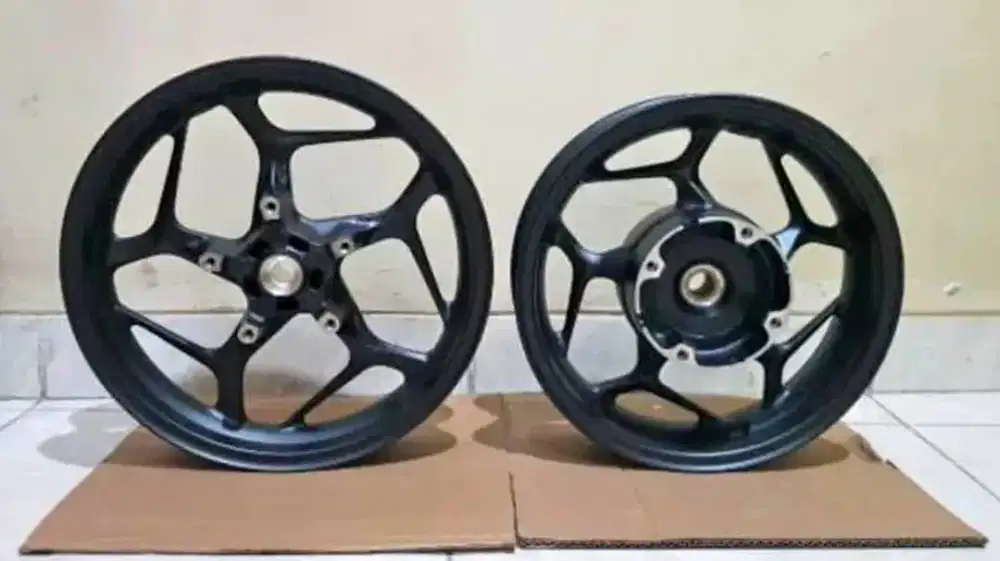 Pelek sok dan ban belakang  ori pcx 160 copotan 2025