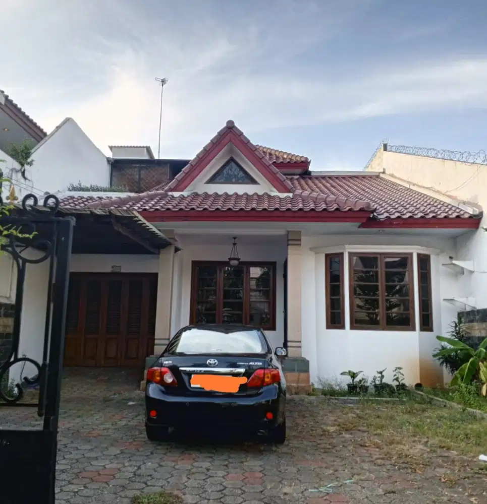 Rumah Lama Siap Huni 2 LT Di Kemanggisan Jakarta Barat