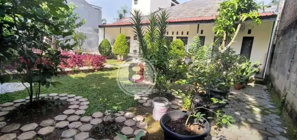 Rumah di Bintaro Jaya Sektor 2 Sangat Rapi Renovasi Asri Nyaman