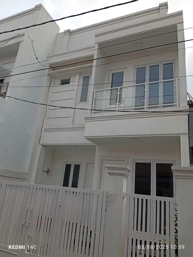 Rumah Baru Minimalis 2,5 Lantai di PTB Pondok Kelapa