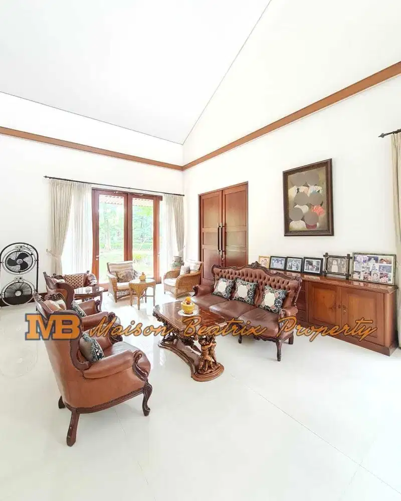 HARUS TERJUAL RUMAH MEWAH TERAWAT SIAP HUNI ADA PRIVATE ROOFTOP