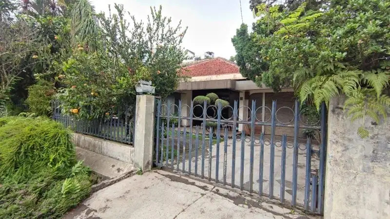 Rumah dijual harga  miring di belakang Mall Ekalokasari