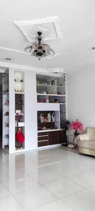 dijual rumah di taman surya jalan bulevard renovasi