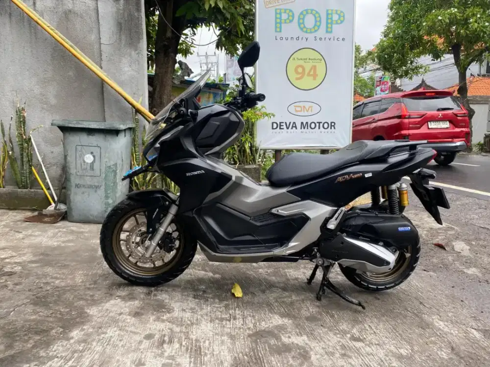 Adv160  CBS hitam glossy Deva motor