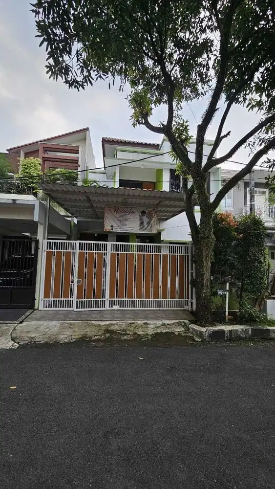 RUMAH CANTIK 2 LANTAI SIAP HUNI