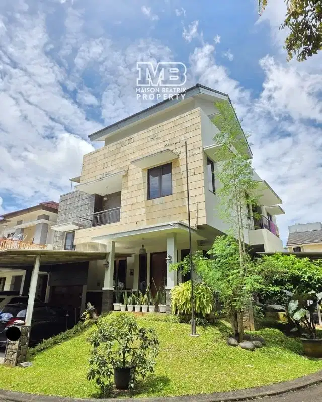 DIJUAL RUMAH 3,5 LANTAI HOEK, SIAP HUNI DELATINOS BSD