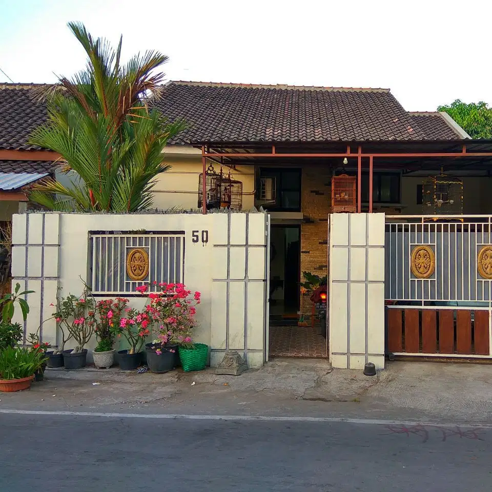 Rumah nyaman cantik siap huni di Klodran Colomadu