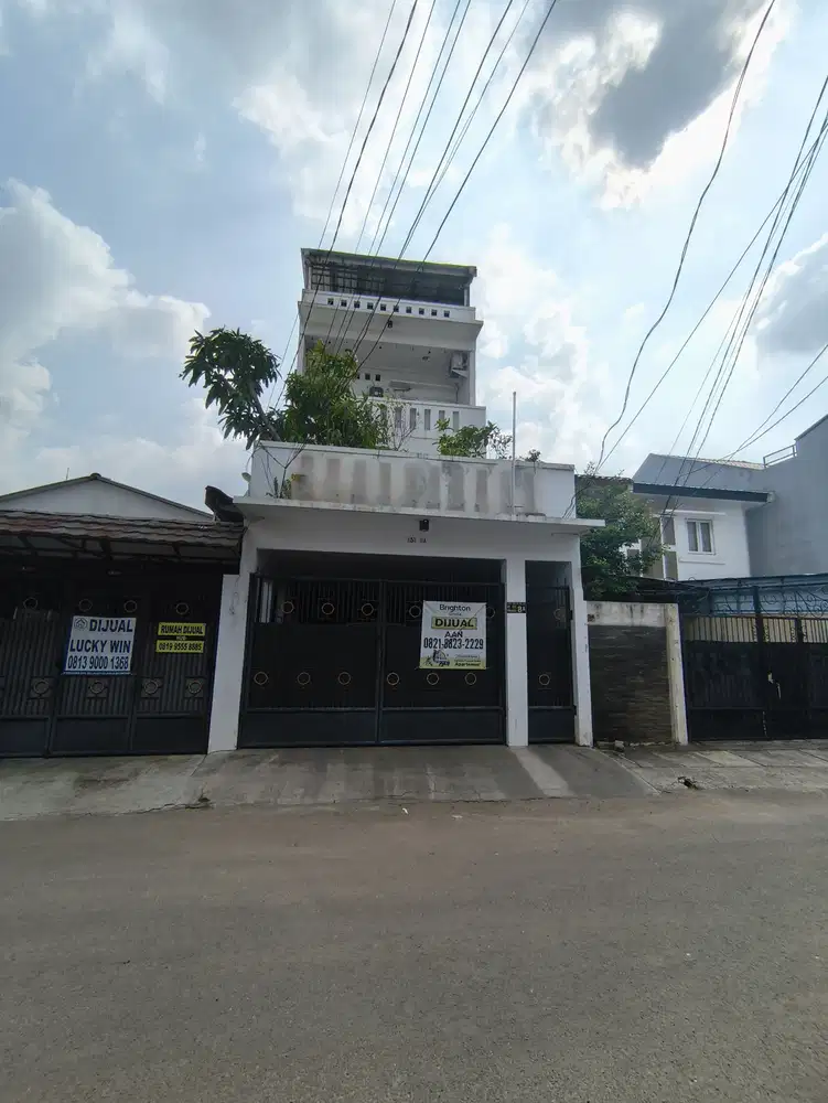 Di jual cepat rumah 4 lantai siap huni di meruya selatan