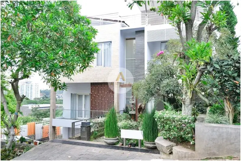 Rumah Mewah plus Kolam Renang di Dago Bandung View indah