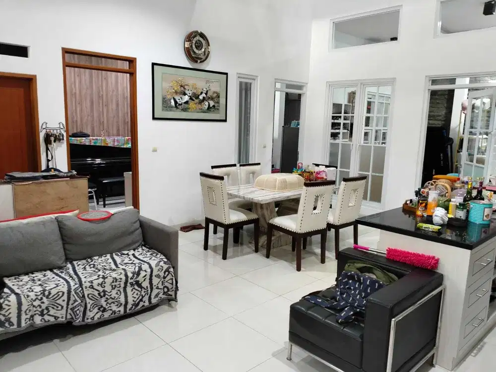 Rumah mewah cantik siap huni 2 lantai di Komplek Kurdi