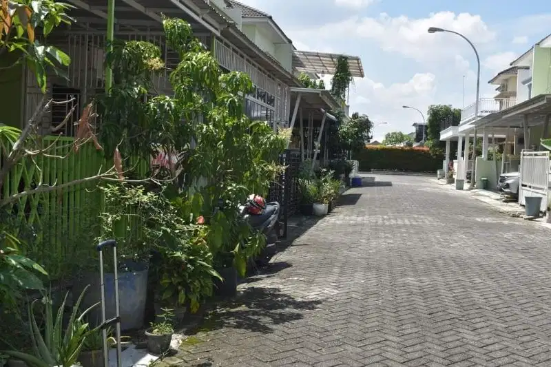 Rumah Bagus 2 tingkat Komplek evergreen