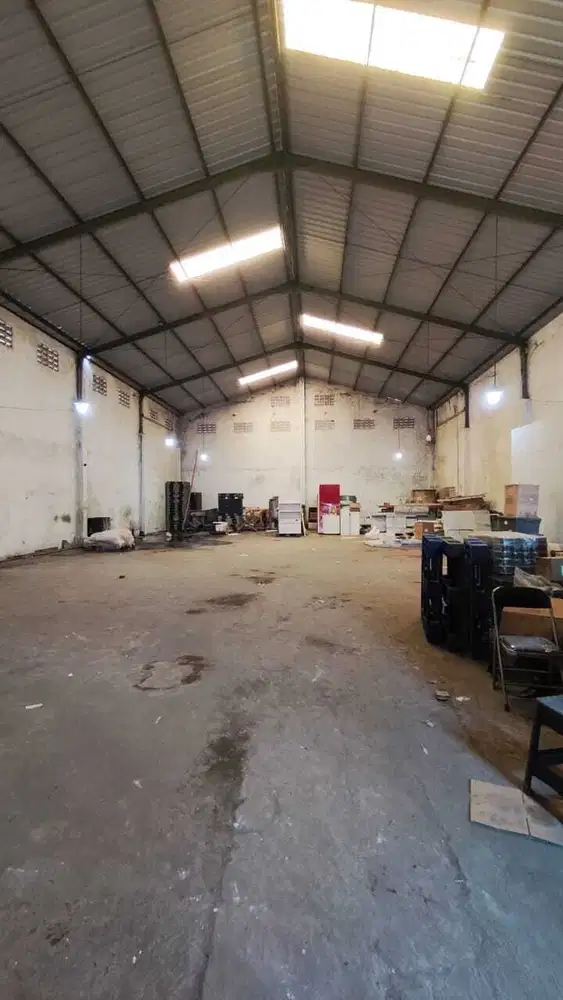 Gudang MURAH bagus strategis akses container siap pakai di Sadang