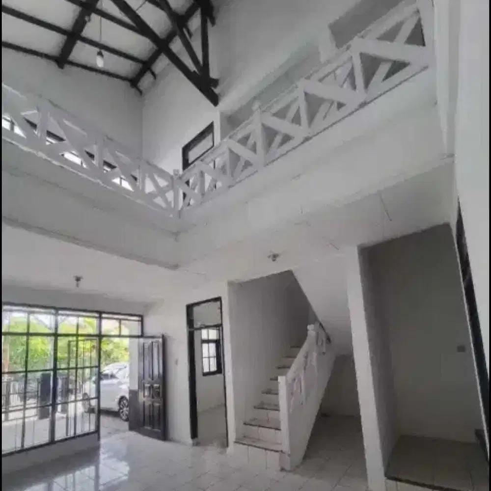Rumah 2 Lantai Bangunan Baru di Turangga