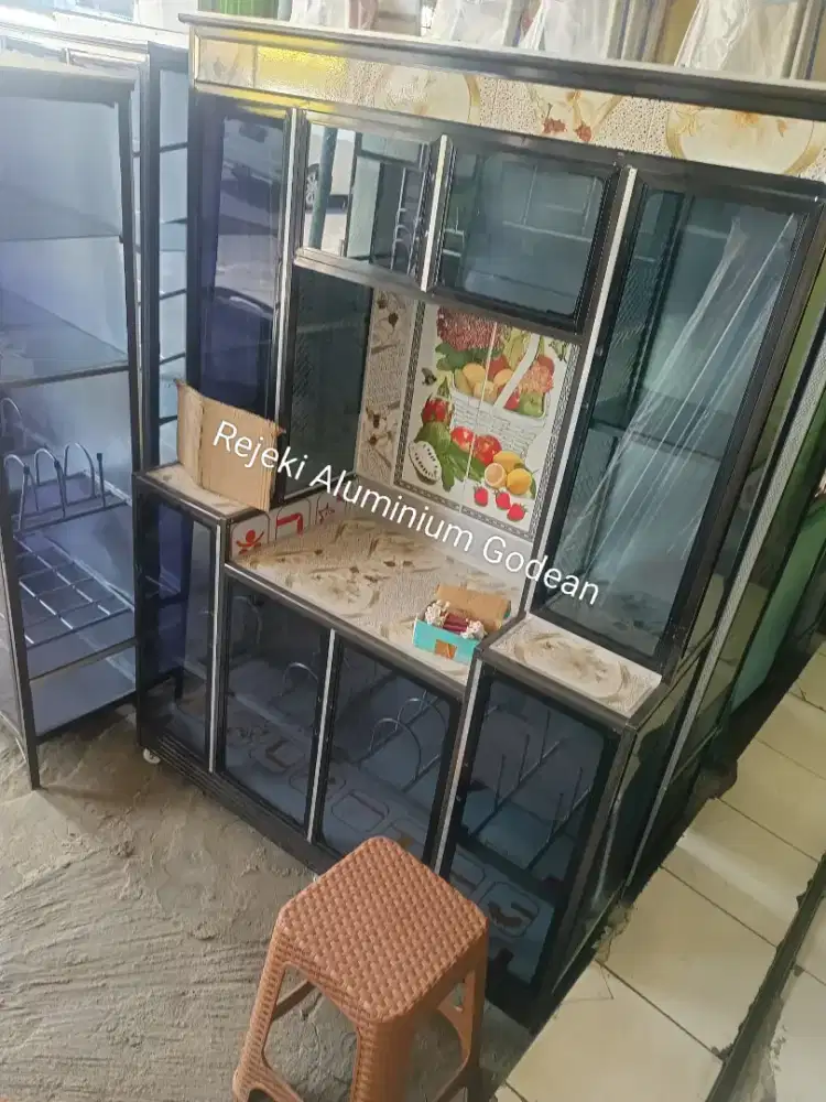 Rak piring 8 pintu gendong roda