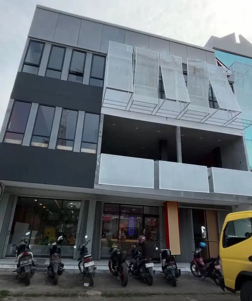 Disewakan ruko gandeng 3 full renovasi di Karawaci Tangerangr