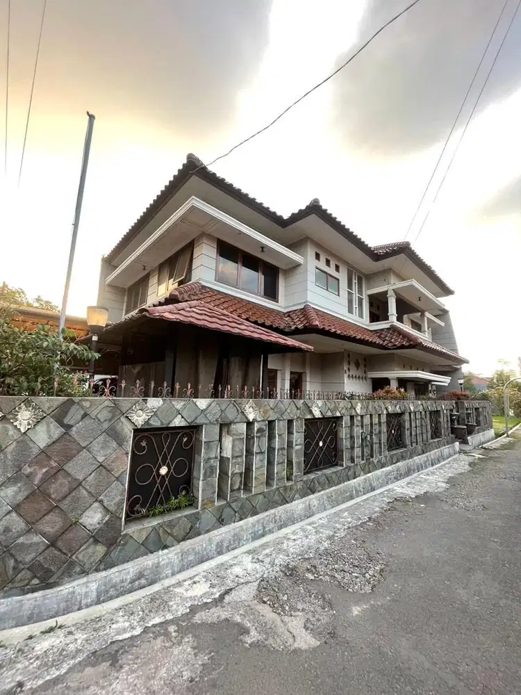 Rumah Siap Huni Posisi Hook di Area Buah Batu