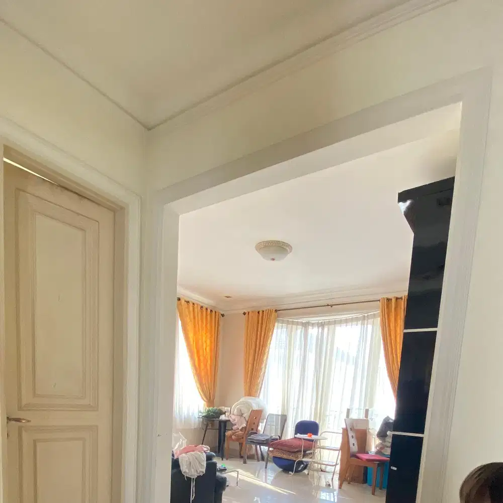 Rumah Cantik di Les Belles Maisons Serpong lokasi strategis shm