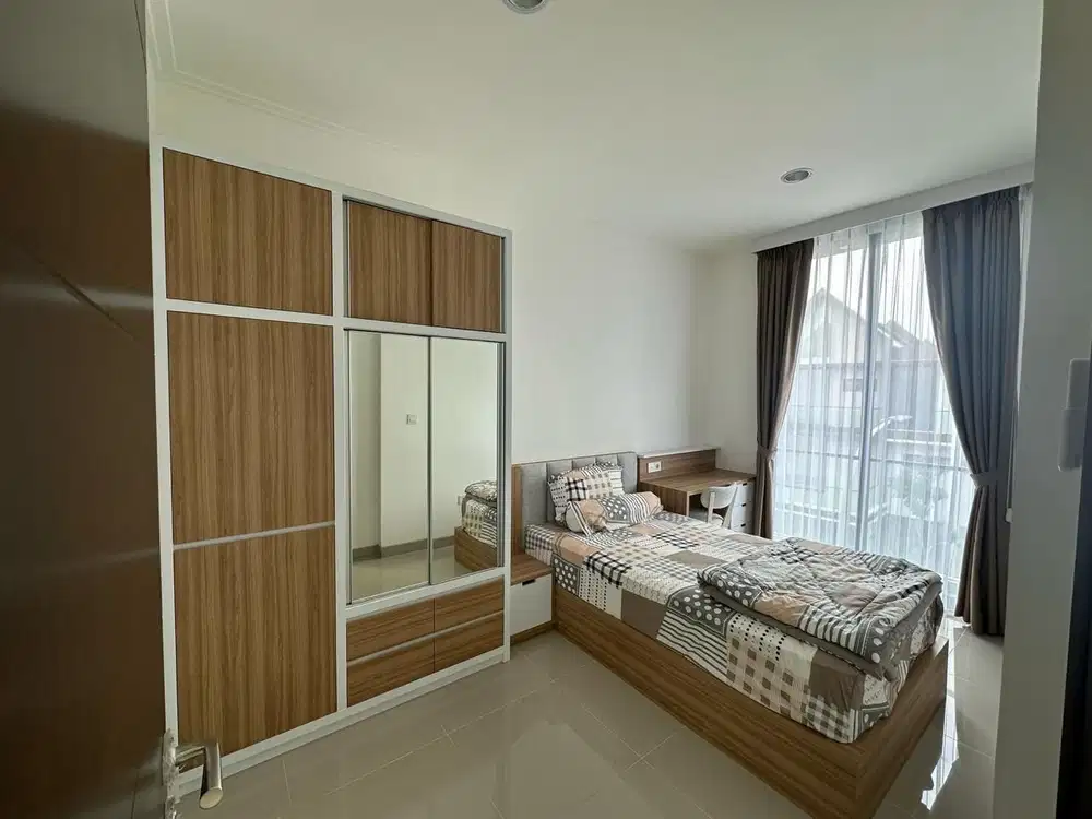 Disewakan Rumah 3 Lt Osaka Residence Pik Furnish Uk 8x10 Bagus