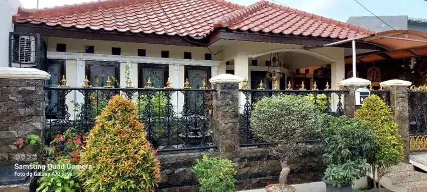Turun harga Rumah Karang Tengah bagus siap huni hadap selatan