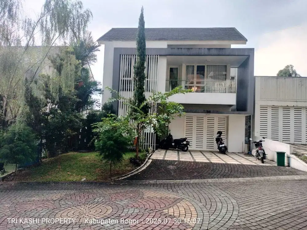 RUMAH SIAP HUNI DENGAN KOLAM RENANG & VIEW GOLF DI SENTUL CITY