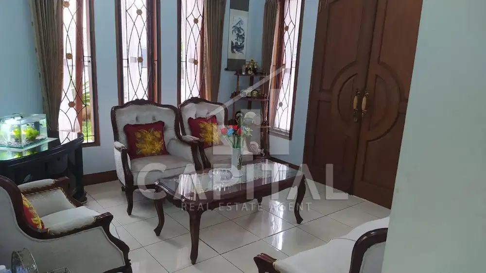 Murah banget nih broer rumah satu setengah lantai di Margahayu Permai