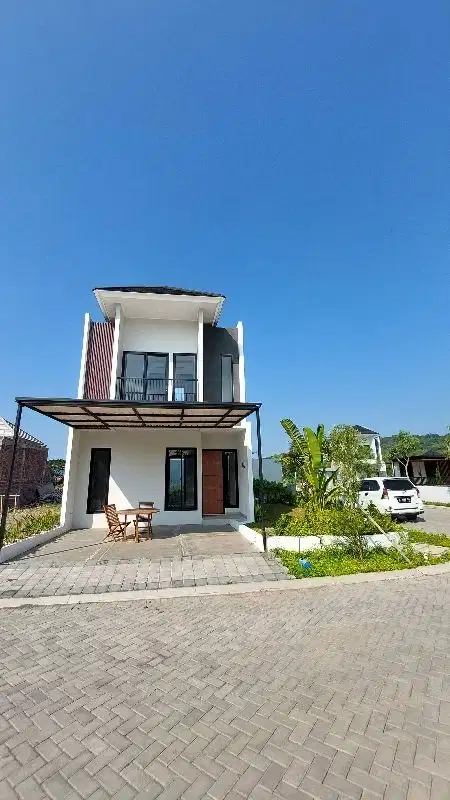 Dijual rumah dua lantai 3 kamar tidur dekat kampus undip