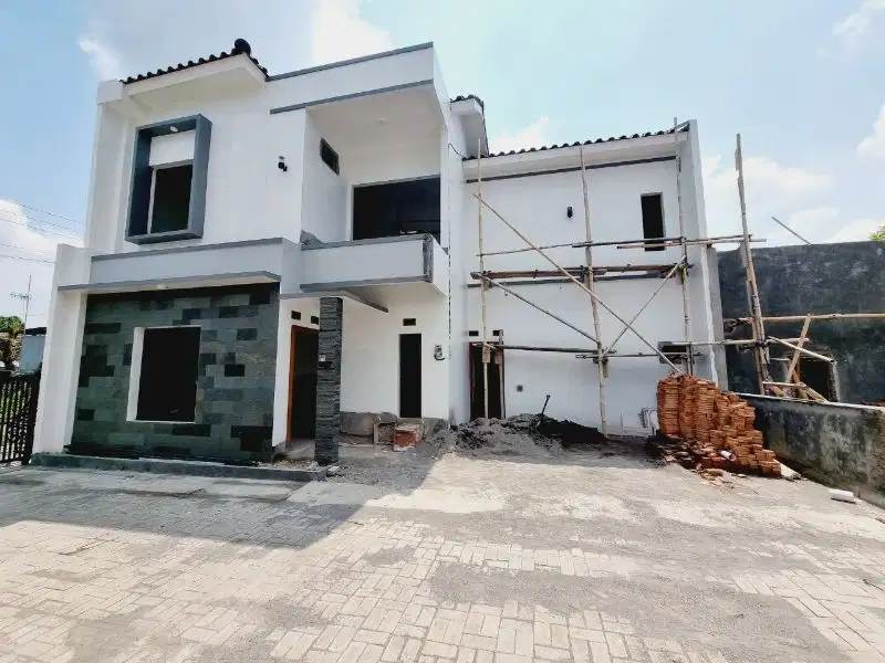 Rumah Mewah 2 Lantai Cluster di Nusukan Banjarsari Solo (DR)