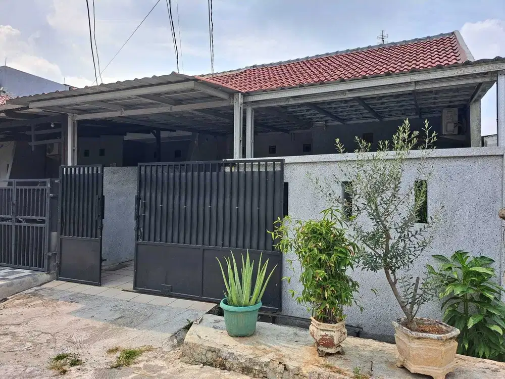 Dijual Rumah Cantik 1 1/2 Lantai di Harapan Indah 1, Bekasi (e0038eri)