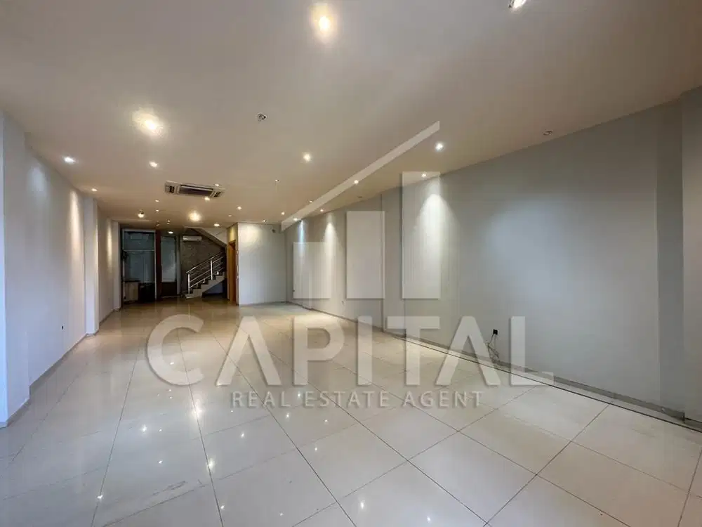 Jual Ruko 3 lantai ada liftnya di mainroad Buah Batu