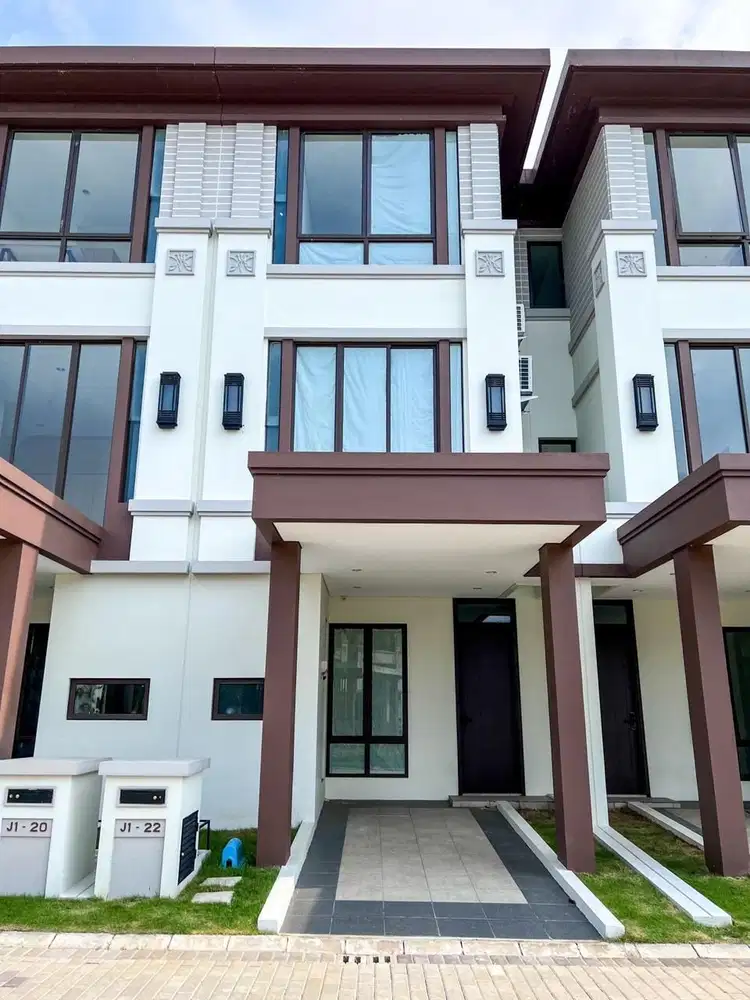 Disewakan rumah murah 3 lantai full furnish di Lavon,bagus, rapi dan t