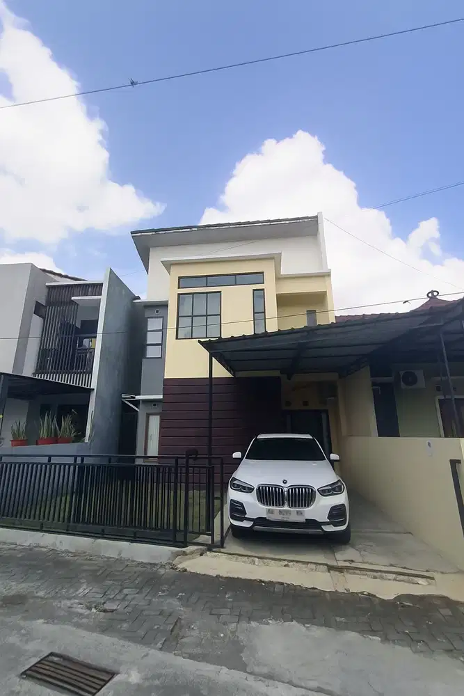 Rumah 2 lantai Minimalis Dekat Jalan Damai Jakal km 8