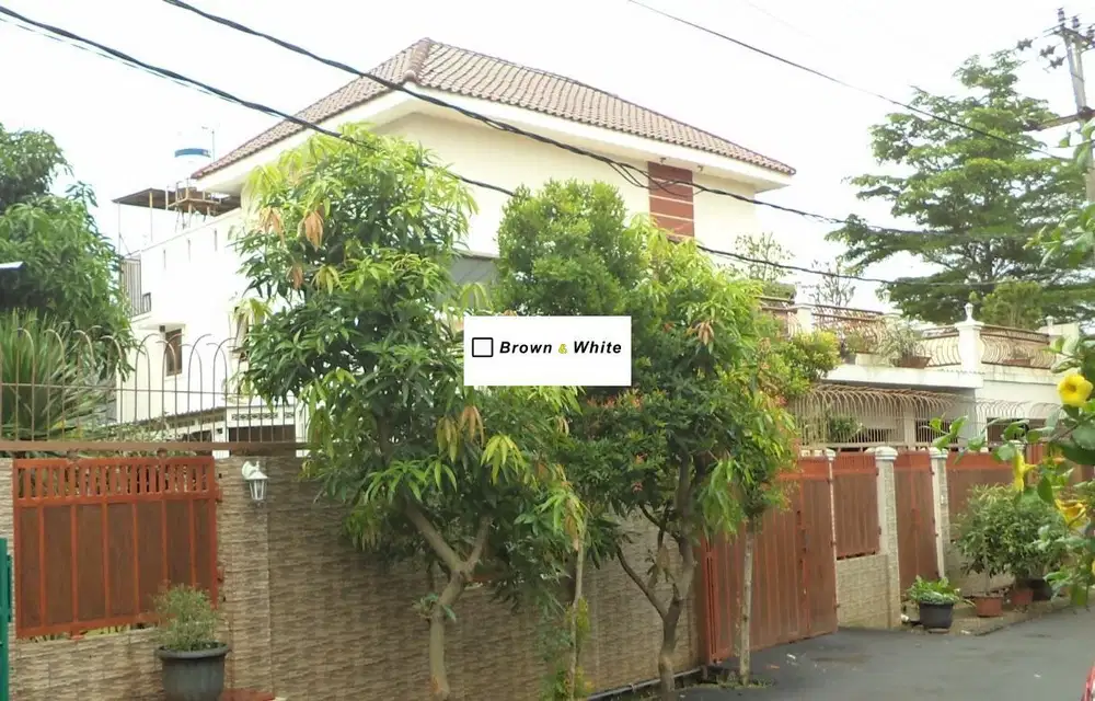 Rumah 2,5 Lt, Revisi Harga, Hoek, Di dalam Komplek Perumahan, Depok