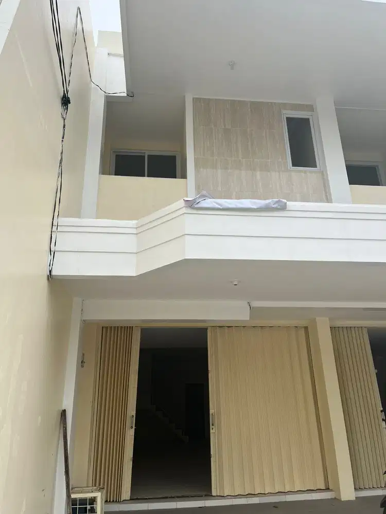 Dijual Ruko Baru  Lokasi Depan,Ramai di Harapan Indah Bekasi