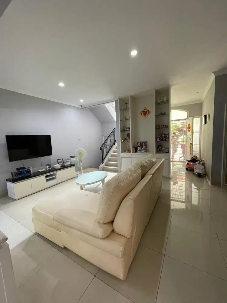 Disewakan Rumah Pik 1 uk 8x15 Full Furnish