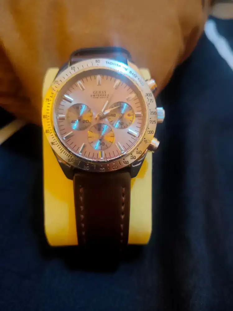 Jual jam guess second