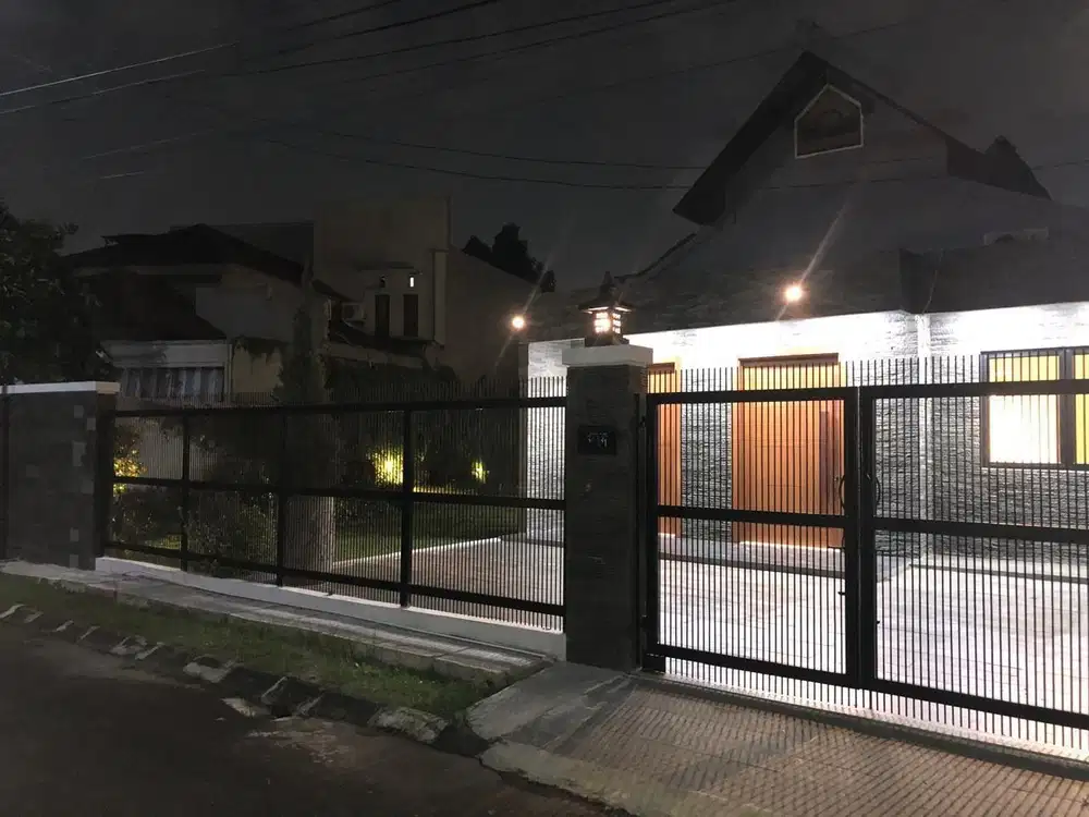 RUMAH CANTIK PLUS HALAMAN INDAH KAWASAN BSD. SIAP HUNI
