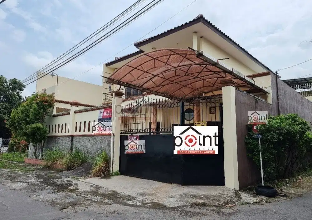 Rumah Kokoh 2lantai Hook Nyaman  dalam Kota Jajar Solo