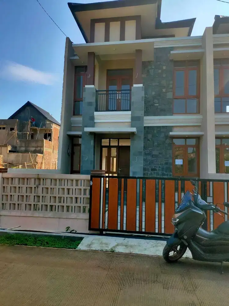 Rumah 2 Lantai Minimalis Siap Huni di Ciwastra Bandung