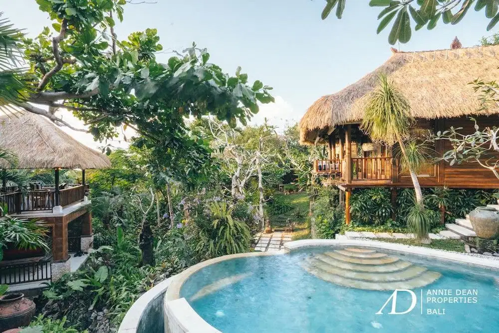 FREEHOLD 3-BEDROOM VILLA TROPICAL DESIGN IN GWK  JIMBARAN