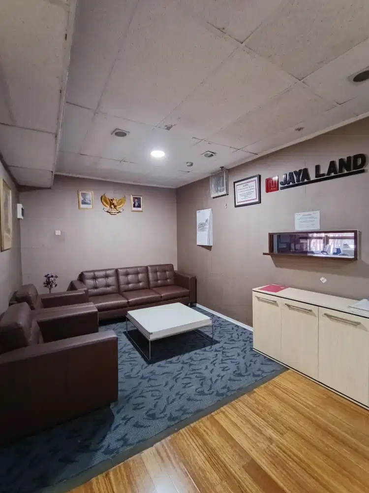 SEWA  KANTOR DI JAKARTA PUSAT  THAMRIN  99M2  PARTISI  150K  NEGO
