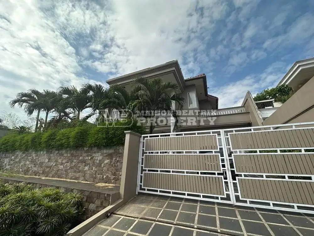 DIJUAL RUMAH MEWAH DG SWIMMING POOL SIAP HUNI, PURI CIRENE DEPOK