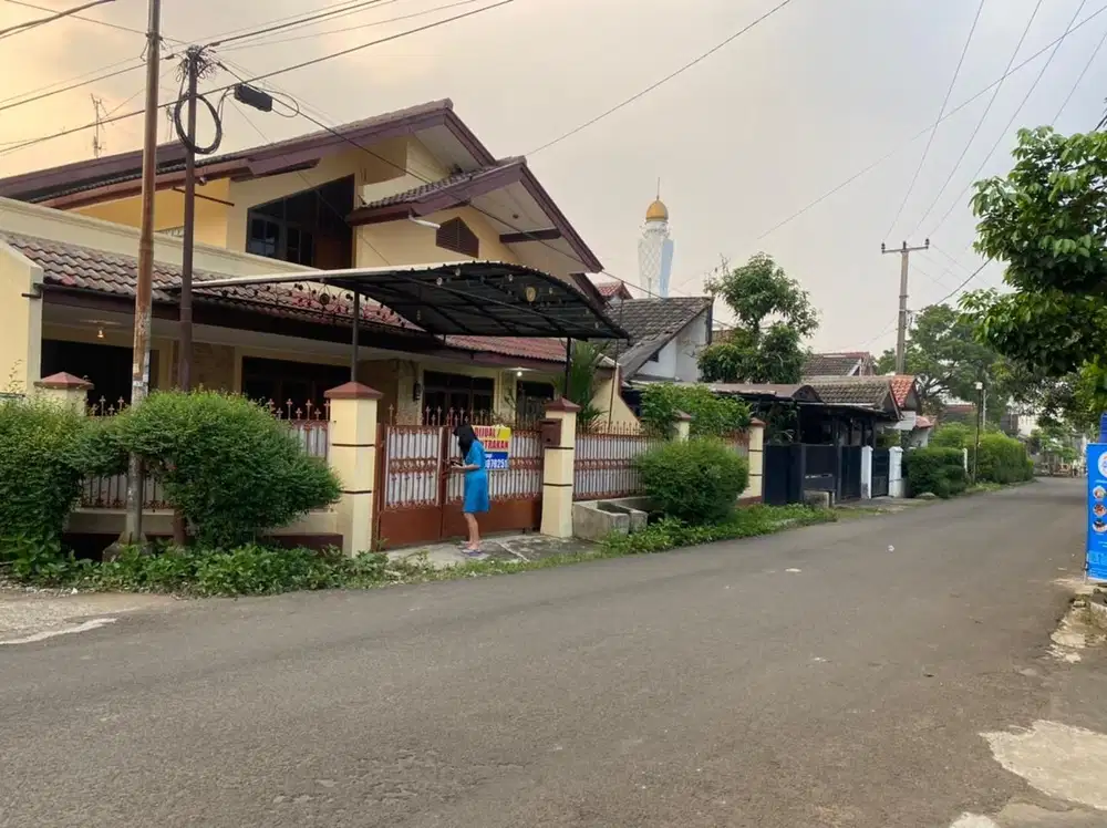 Rumah Hook Dekat Stasiun Di Taman Cimanggu Bisa Untuk Kantor
